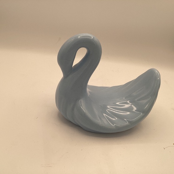 Blue ceramic swan towel holder. - Picture 1 of 5
